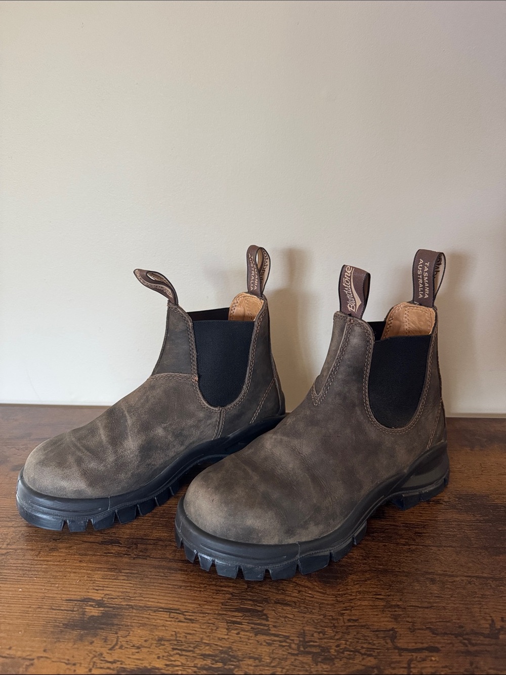 BLUNDSTONE CHELSEA LUG BOOTS RUSTIC BROWN WOMENS SIZE 6.5